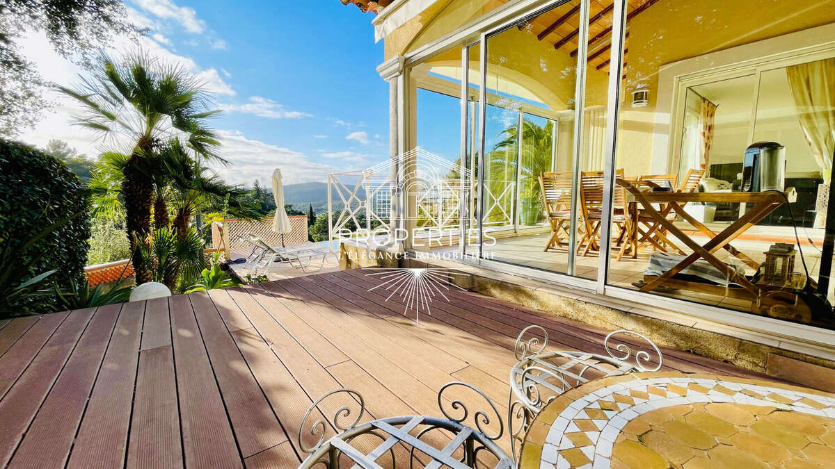 La londe - domaine de valcros - maison de 5 pièces - 130m² - piscine - photo 12