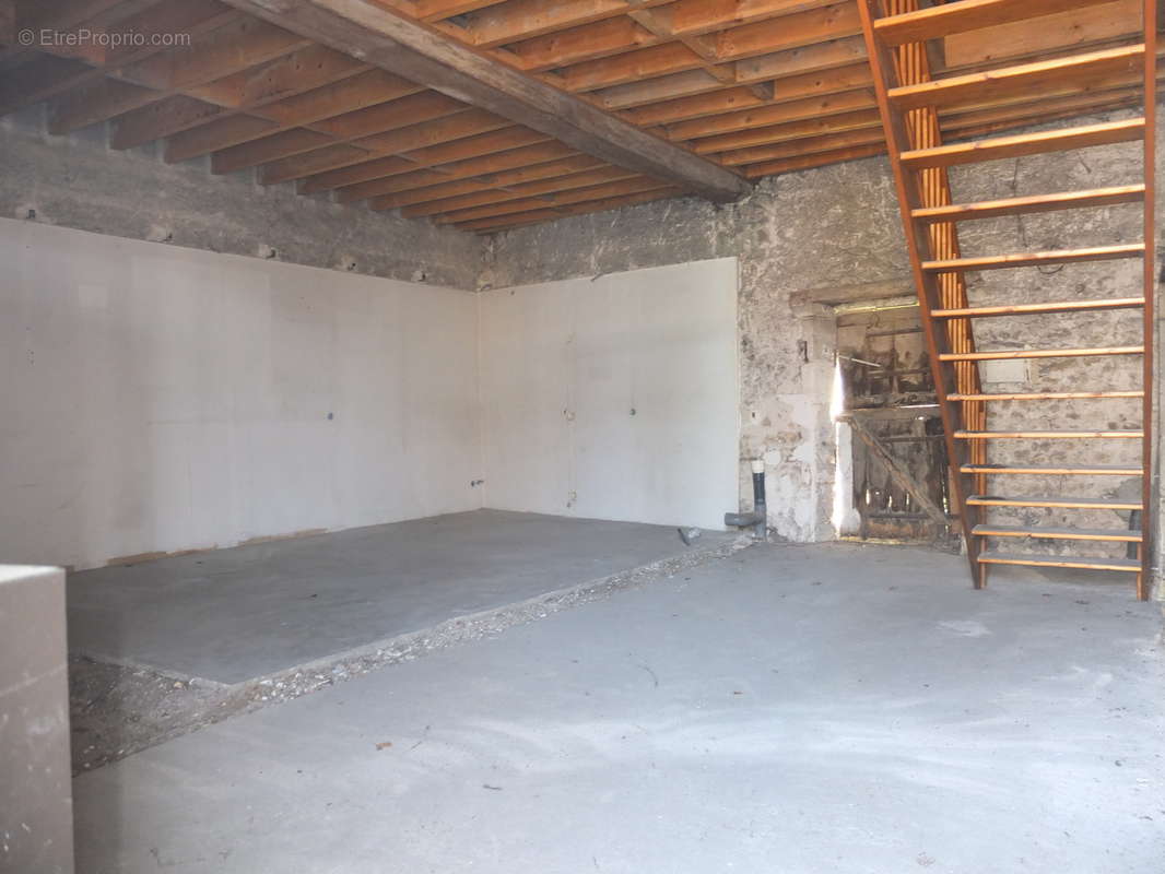 Grange de 58m² au sol - photo 3