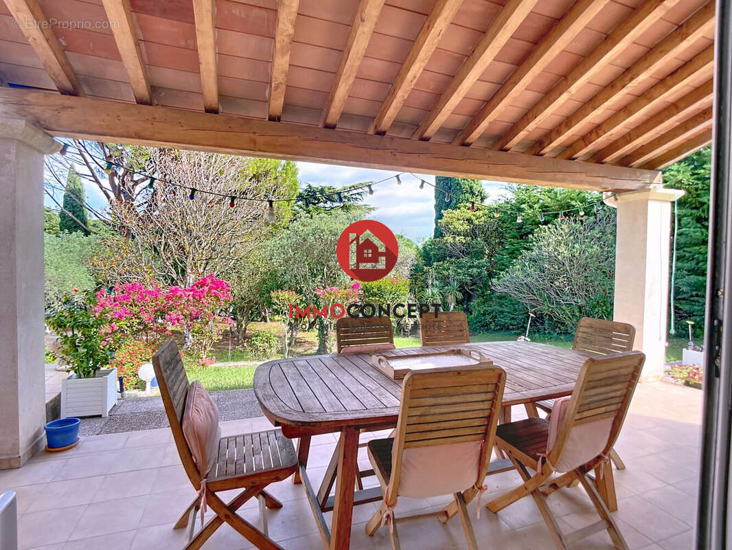 Maison à LES ANGLES