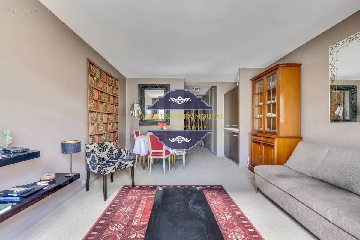 Appartement à PARIS-8E