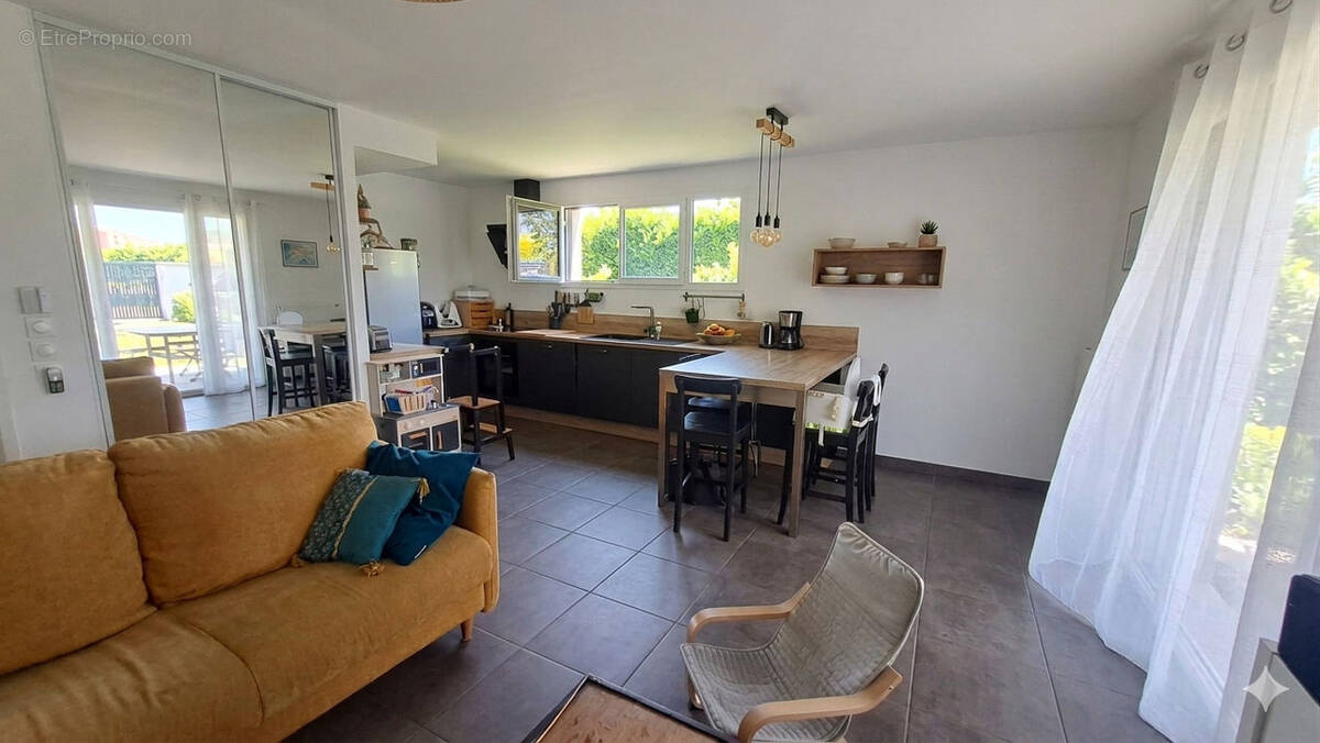 Appartement à CHALLES-LES-EAUX