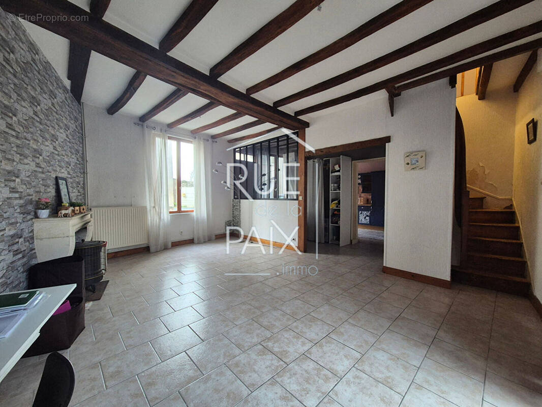 Maison à MONTS-SUR-GUESNES