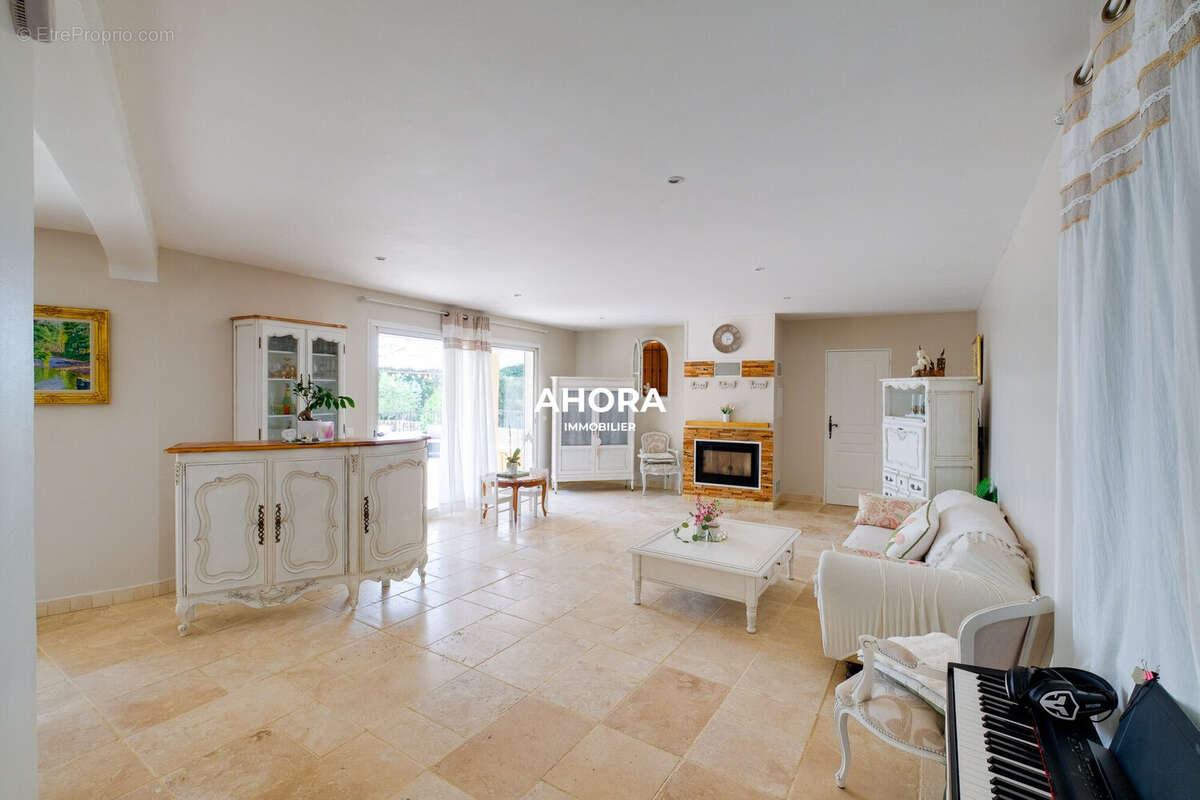 Maison à NANS-LES-PINS