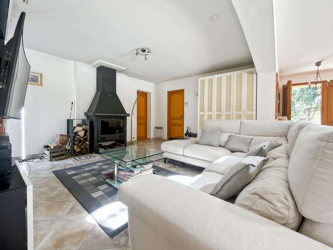 Maison à ROQUEBRUNE-SUR-ARGENS