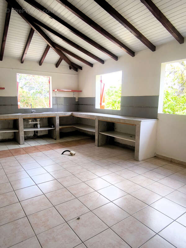 Maison 3 pièces avec grand jardin à Petit-Canal (Secteur Les Mangles) - photo 7