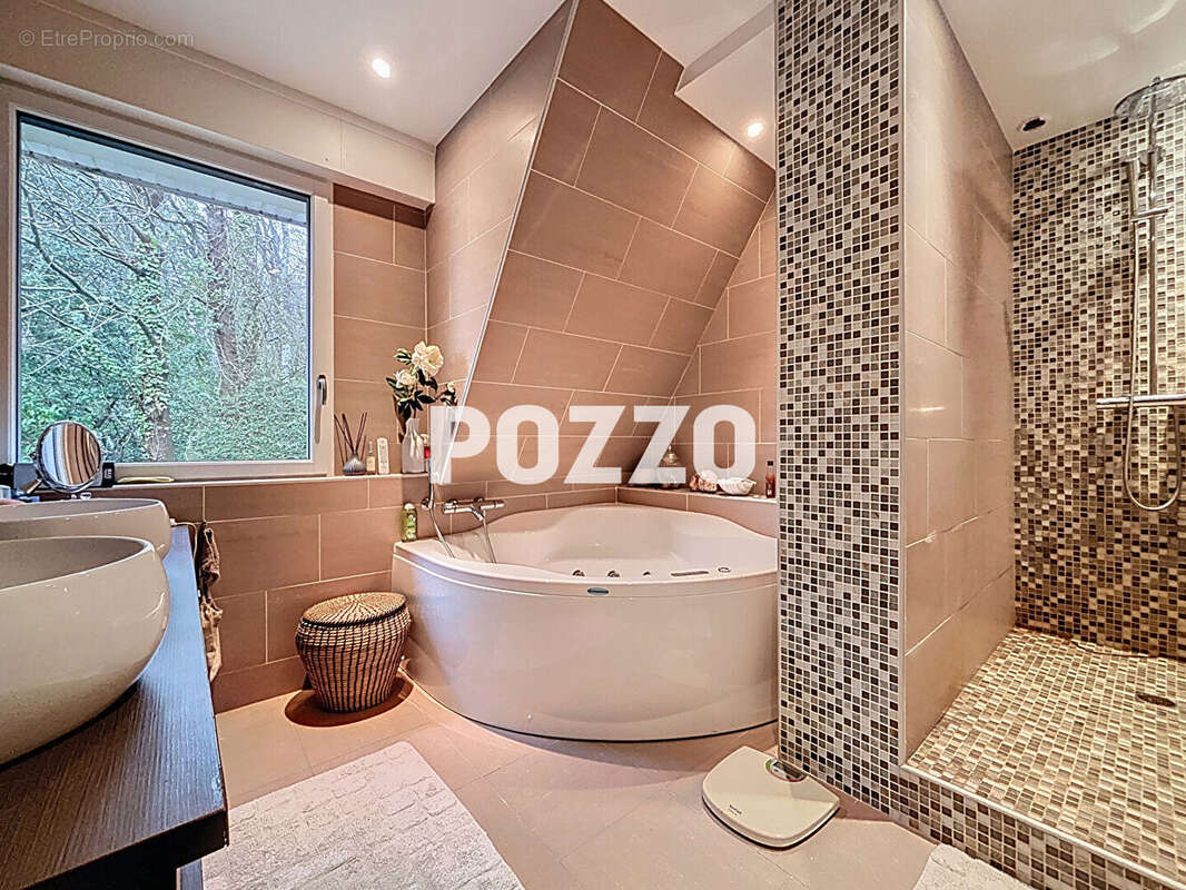 A Vendre -  AVRANCHES (Le Val Saint Père) - Maison  6 pièce(s) 160 m² - Vue sur le MONT ST MICHEL . - photo 7