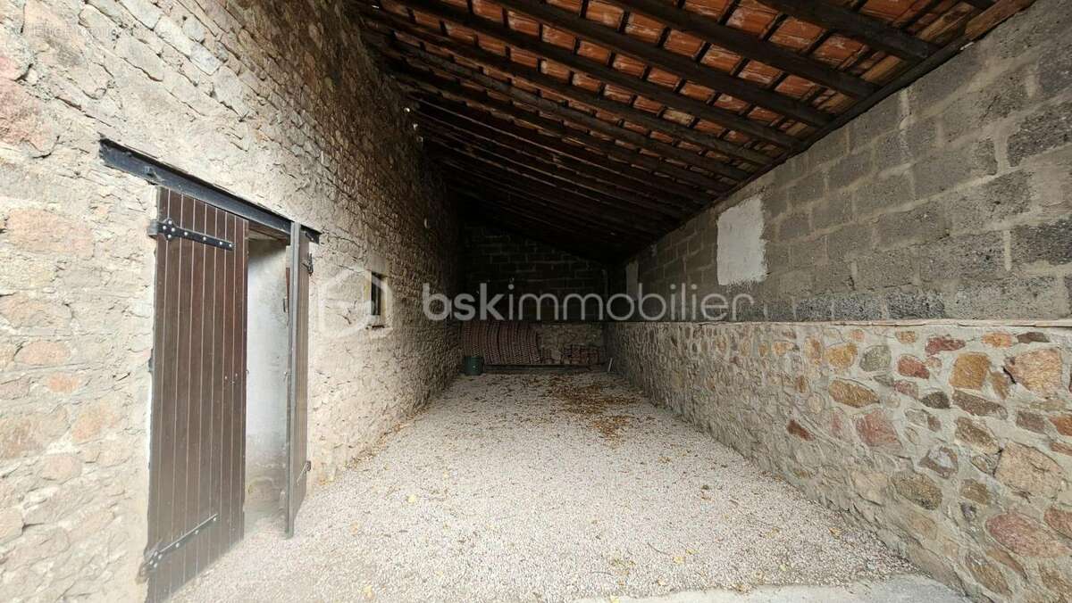 Maison à COMMELLE-VERNAY