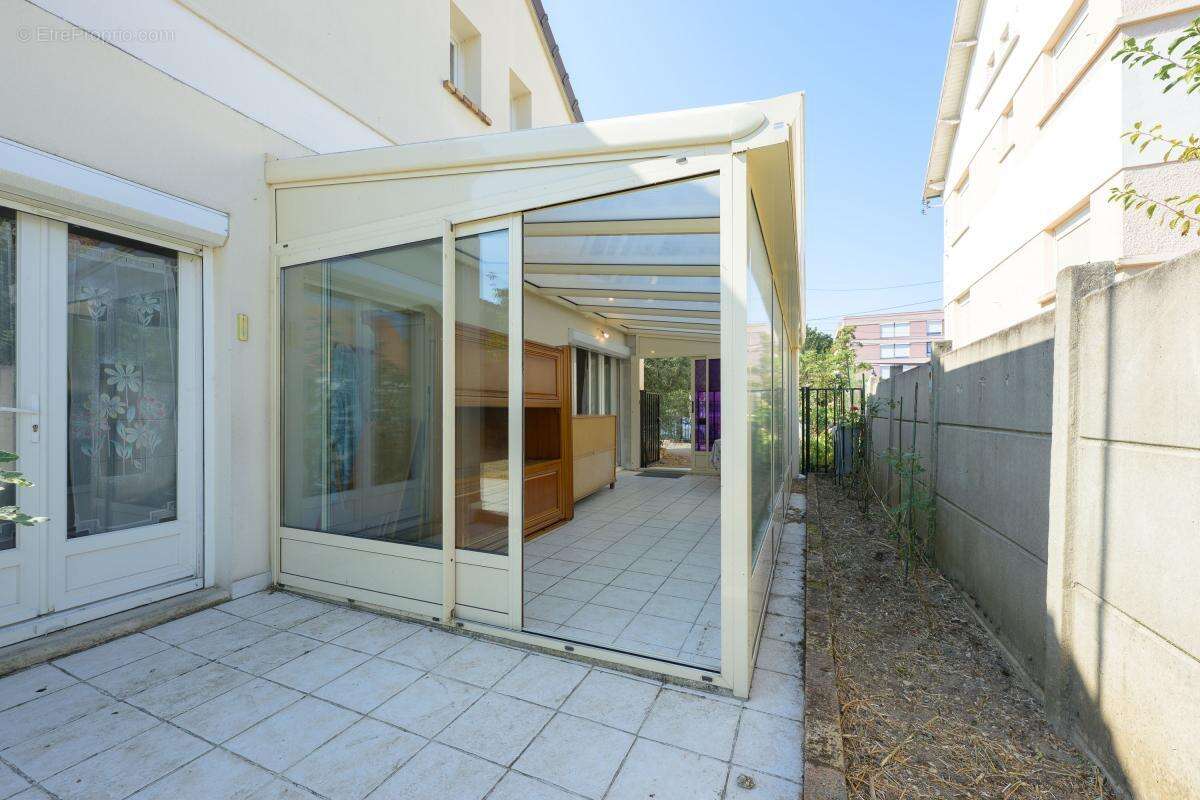 Centre-ville - Maison 98m² 5 pièces / 3 chambres - Jardin - photo 11