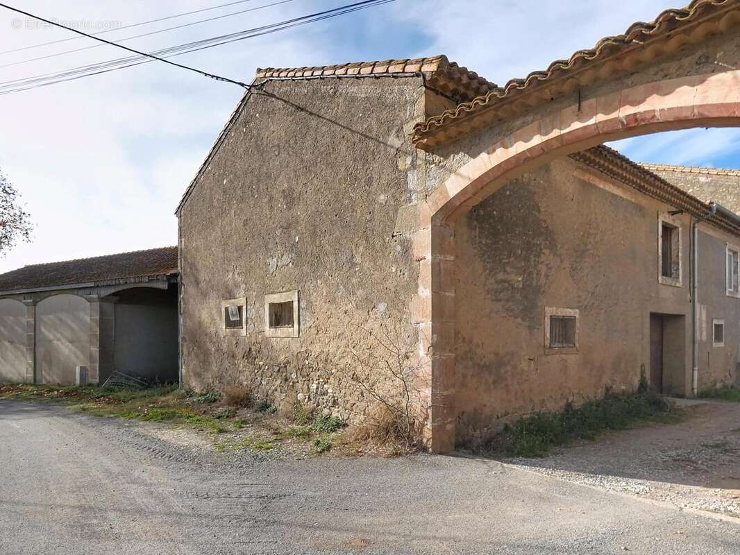 Photo 2 - Parking à LA REDORTE