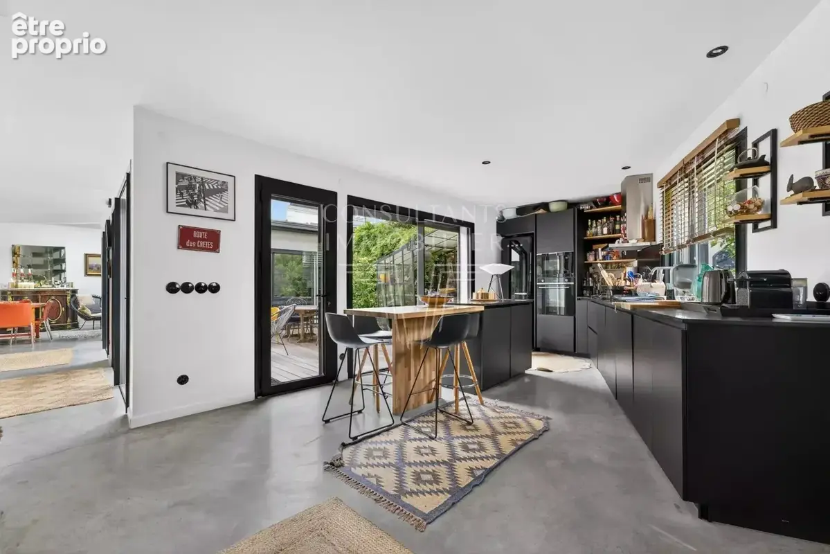 Suresnes . maison/patio 4 chambres - photo 2