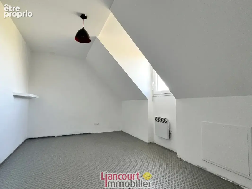 maison récente avec 6 chambres secteur saint just en chausée - photo 7