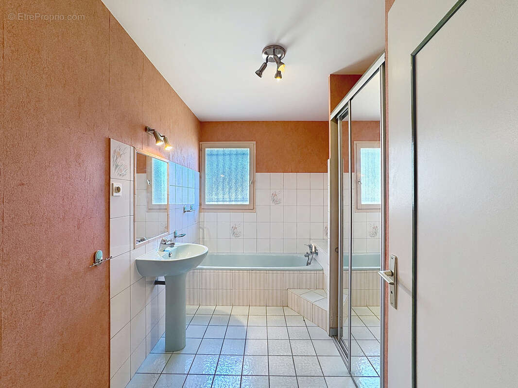 Maison à SAINT-ROMAIN-DE-JALIONAS