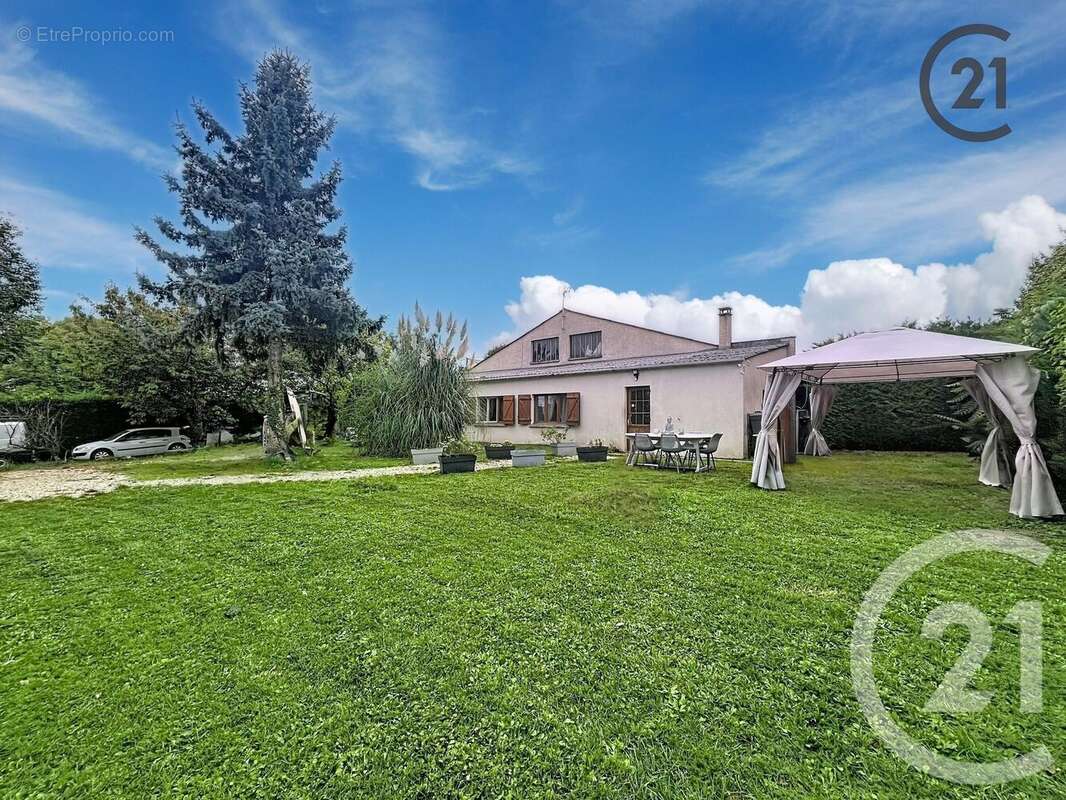 Maison à VILLENEUVE-SUR-YONNE