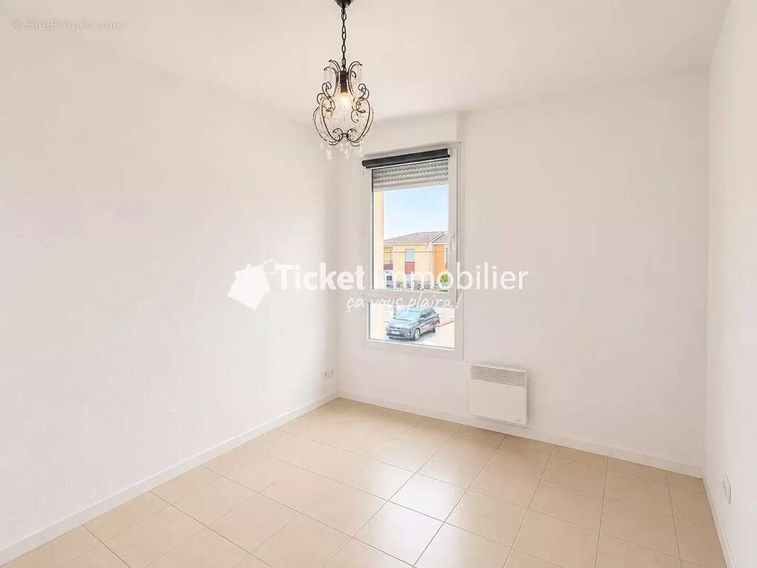 T2 45 m2 eaunes avec 2 places de parking - photo 5