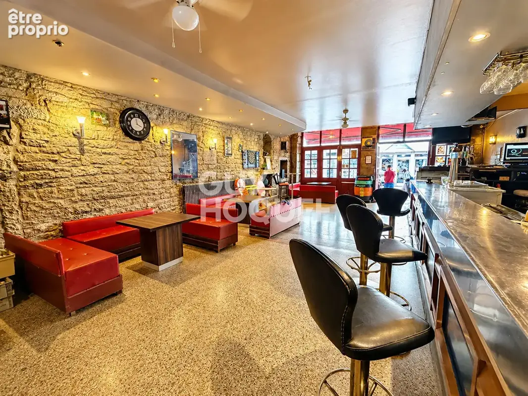 Local commercial - besançon centre-ville - quartier la madeleine - 79 m² - photo 3