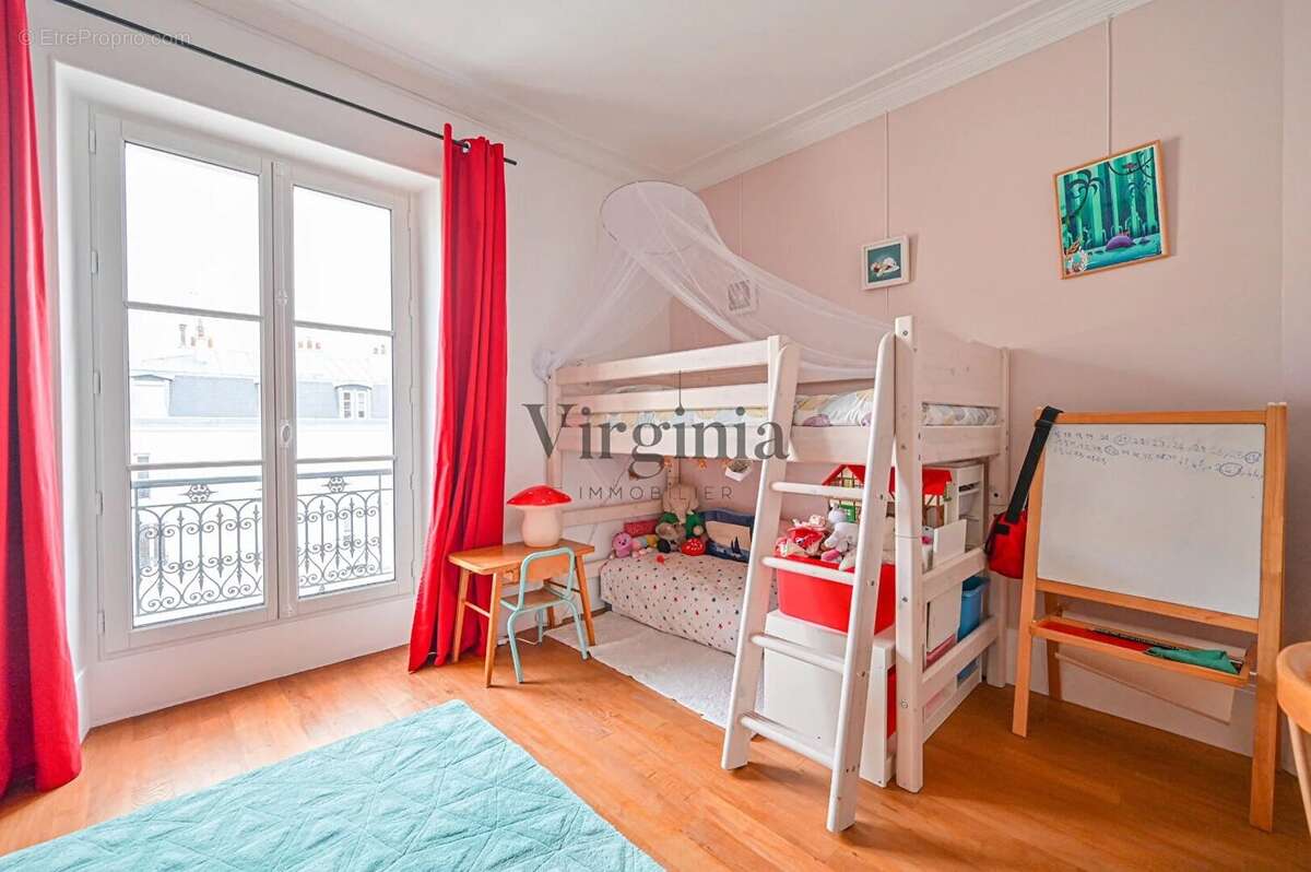 Appartement à CHARENTON-LE-PONT