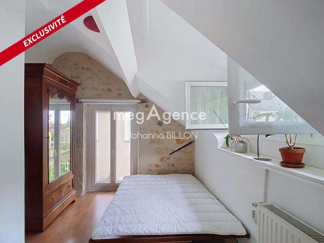 Maison de charme avec véranda, annexes et caves !! - photo 7