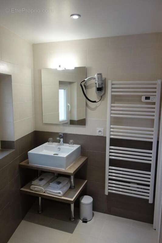 Commerce à SAINT-VALLIER-DE-THIEY