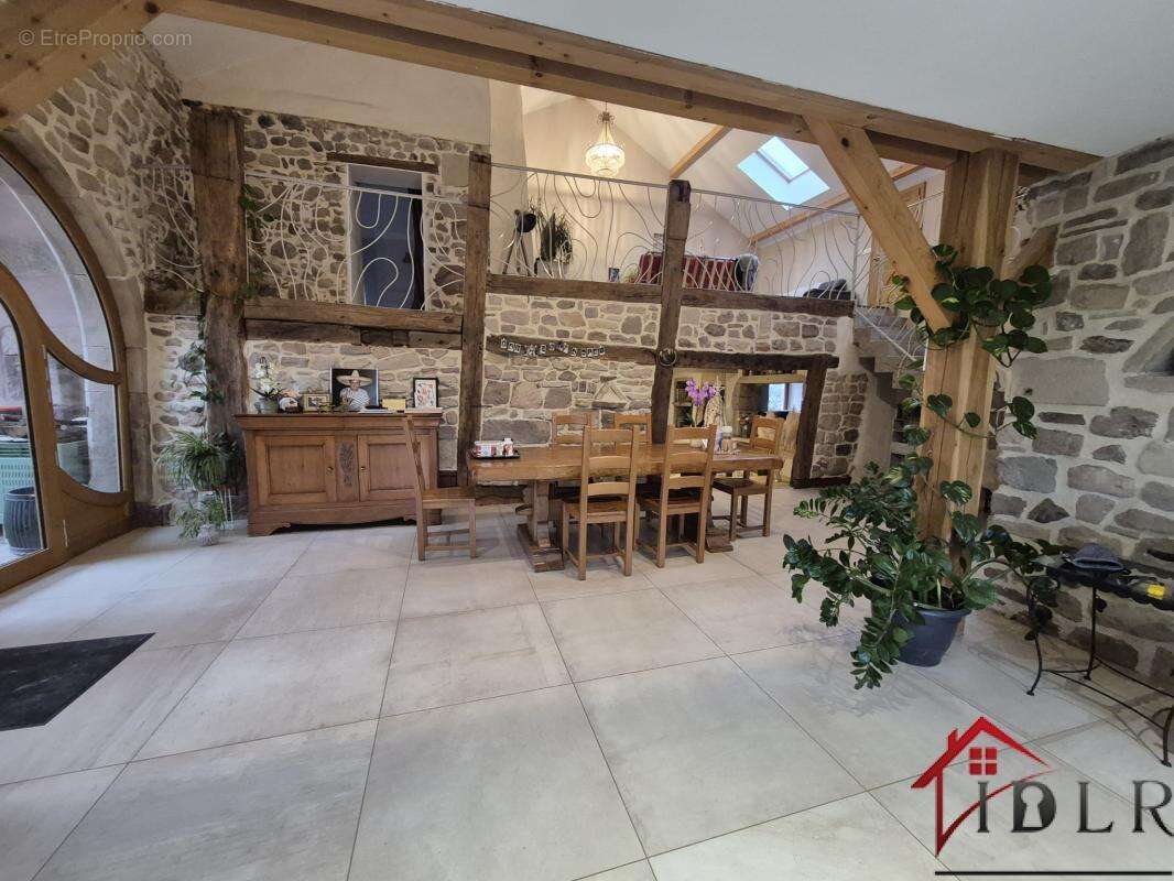 Belle ferme rénovée de 190 m2 avec terrain constructible et - photo 8