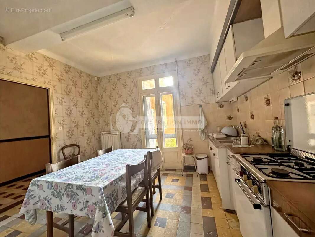 Maison à FONTVIEILLE