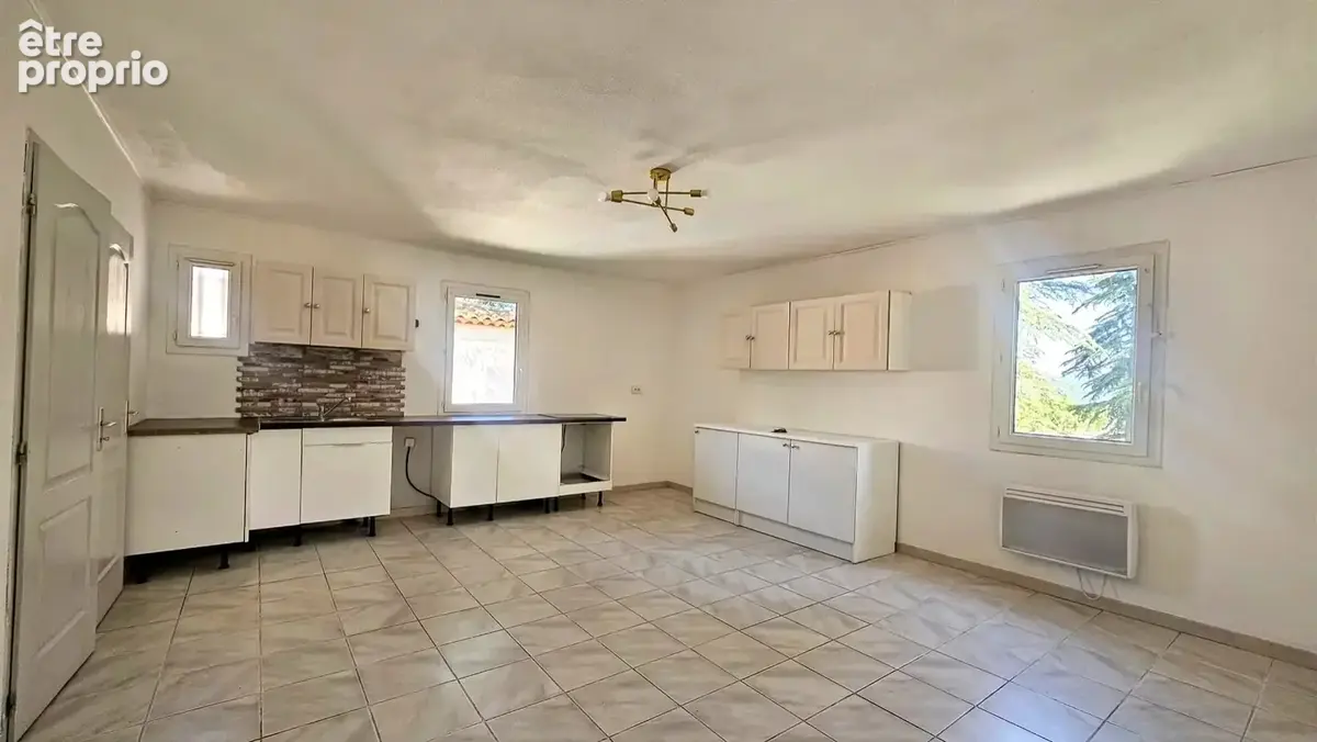 Haut de villa, T2 avec jardin et place de parking - photo 2