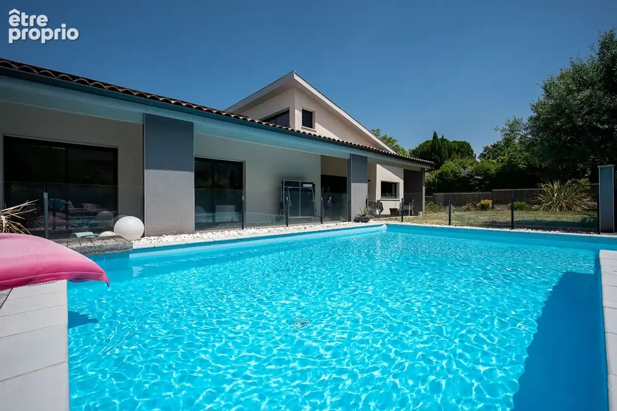 Maison à LAUZERVILLE
