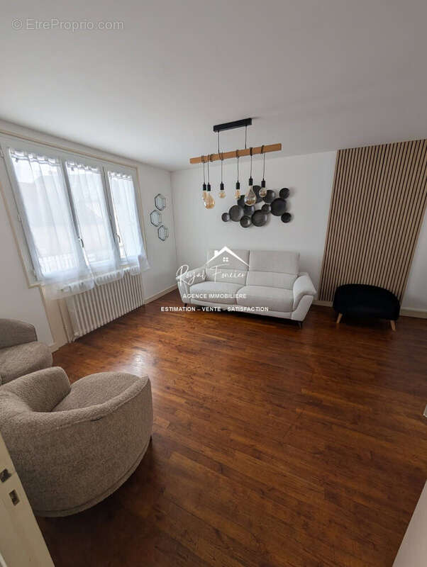 Maison à DANGE-SAINT-ROMAIN
