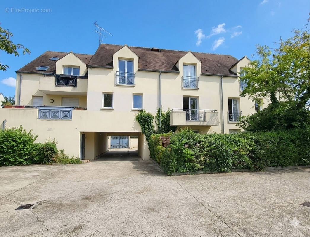 Appartement à NEAUPHLE-LE-CHATEAU