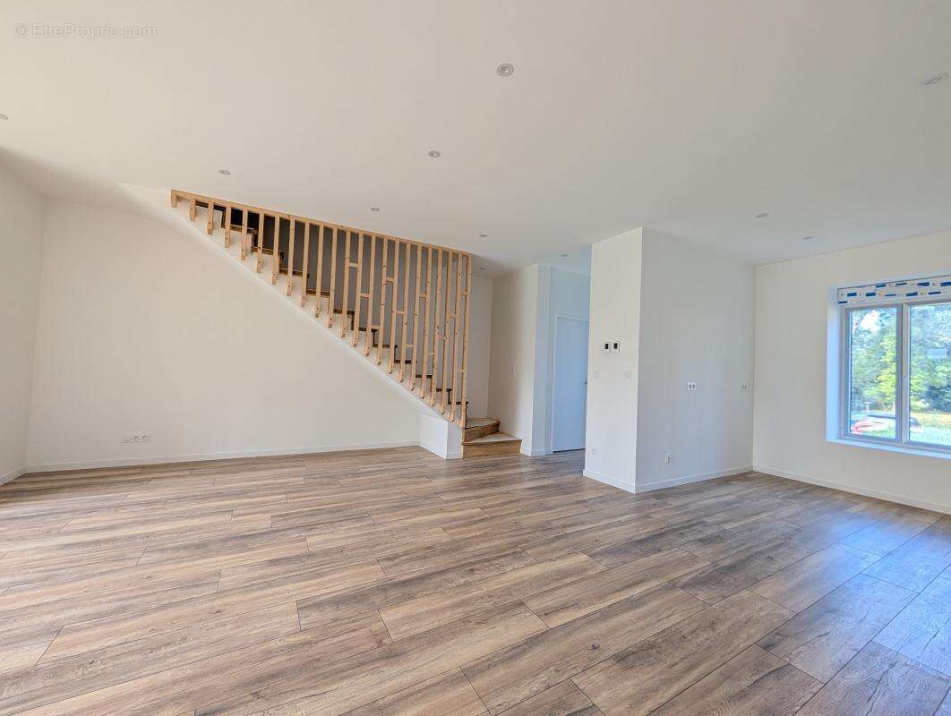 Appartement à SEREZIN-DU-RHONE