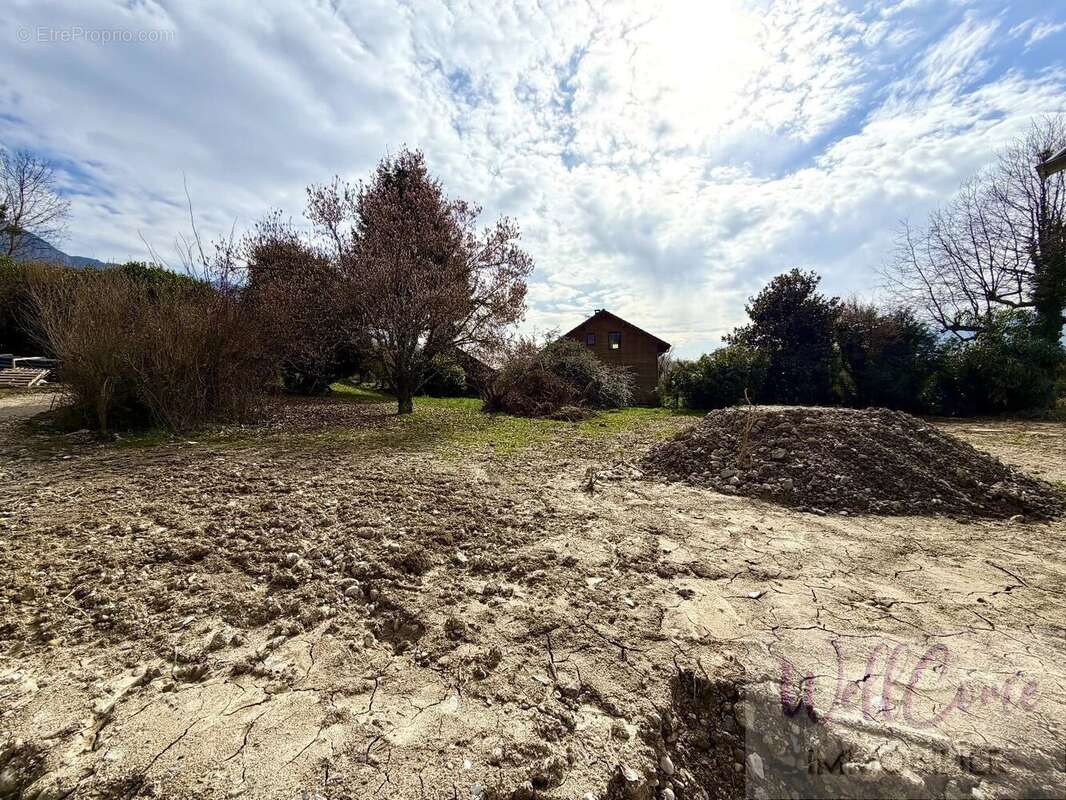 Terrain à GRESY-SUR-AIX