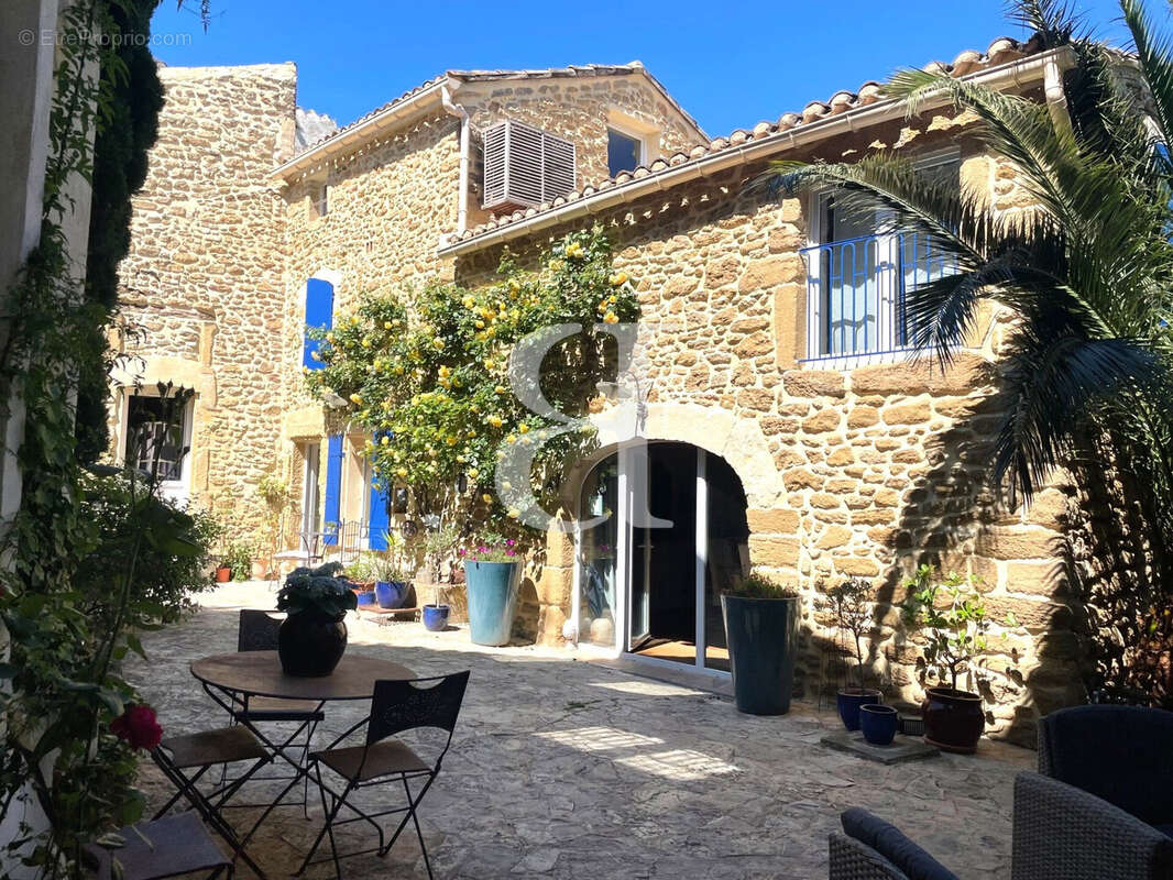 Maison à SUZE-LA-ROUSSE