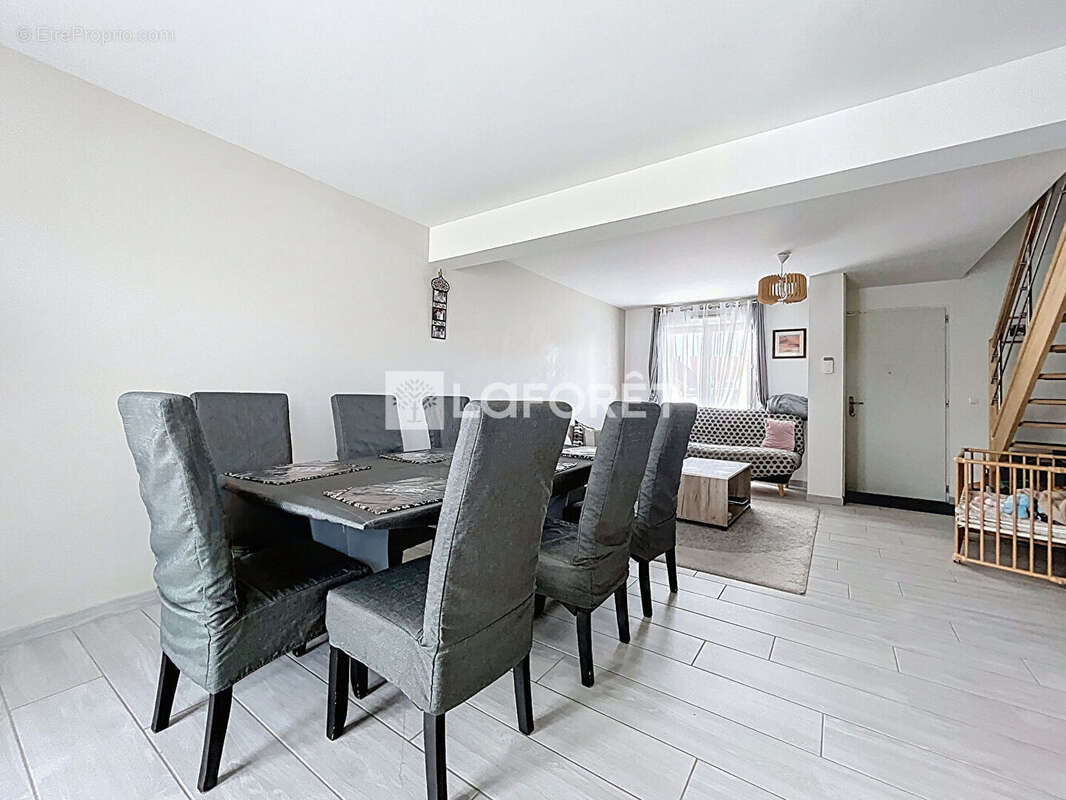 Maison à COURCELLES-SUR-SEINE