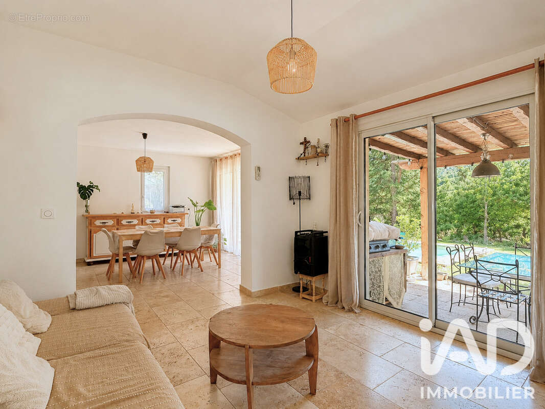 Photo 8 - Maison à LE CASTELLET