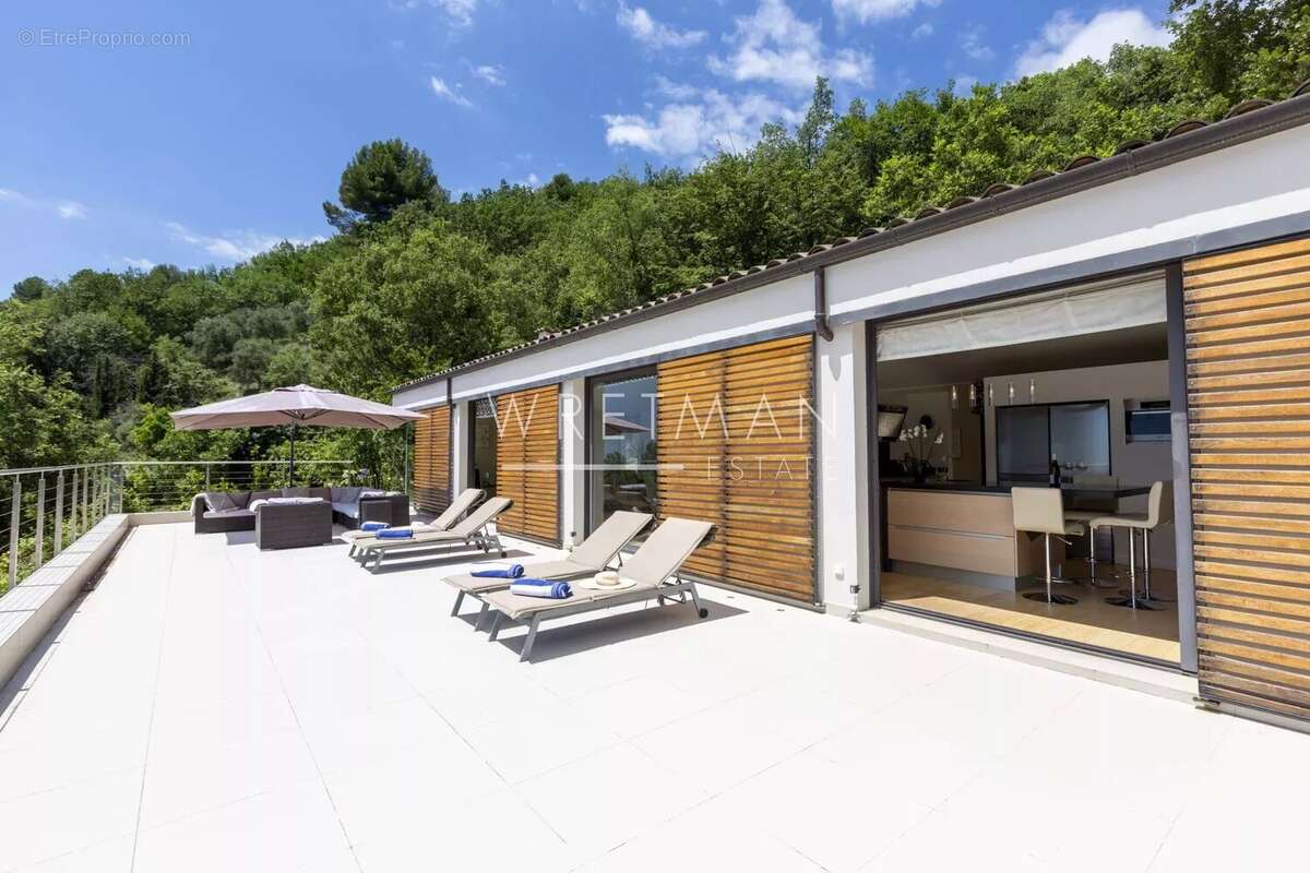 Maison à TOURRETTES-SUR-LOUP