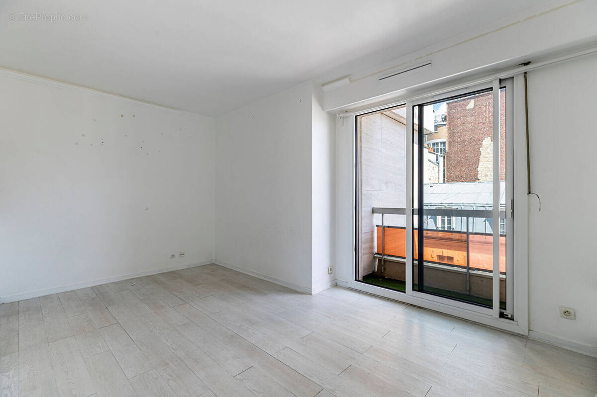 Appartement à PARIS-15E