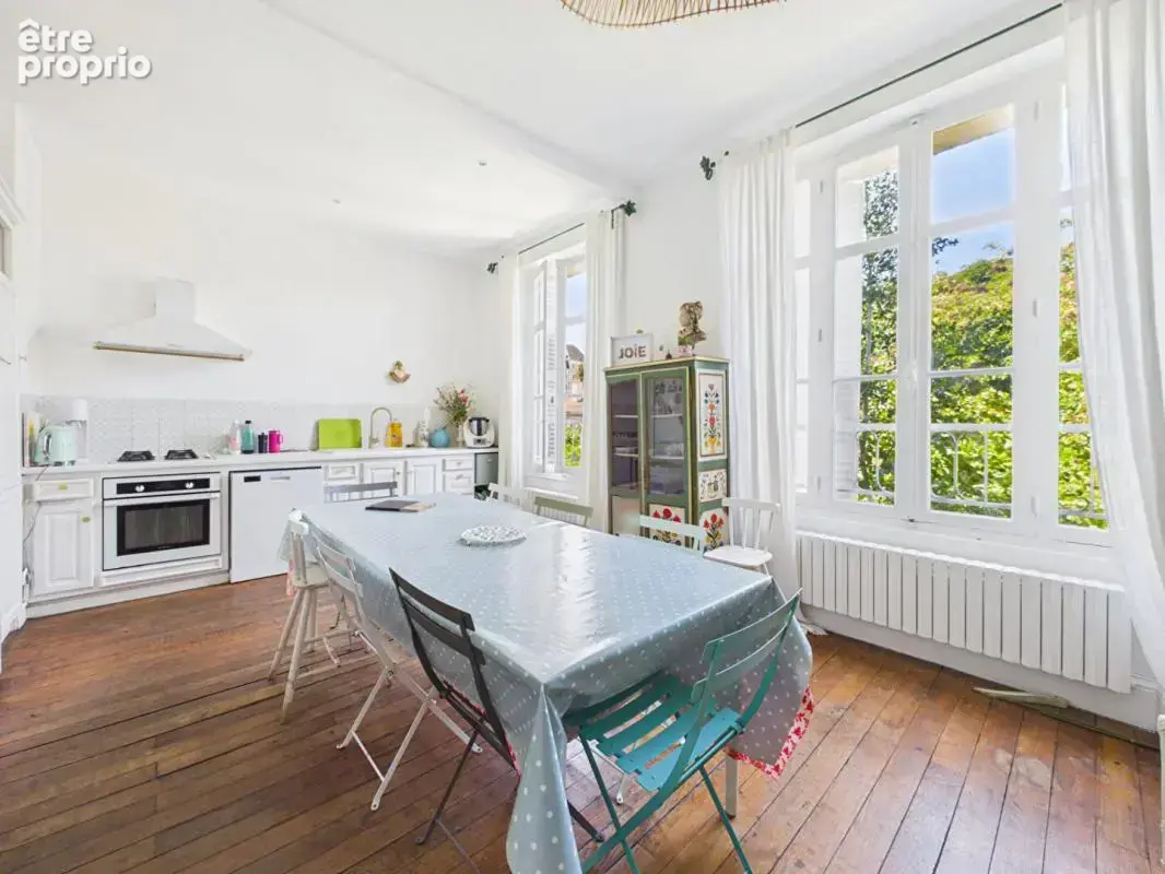 Demeure de caractère  de 376 m2 sur le plateau de Poitiers avec 10 chambres et jardin - photo 5