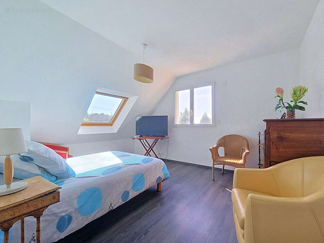 TROUVILLE SUR MER - Maison contemporaine de 6 pièces - photo 8
