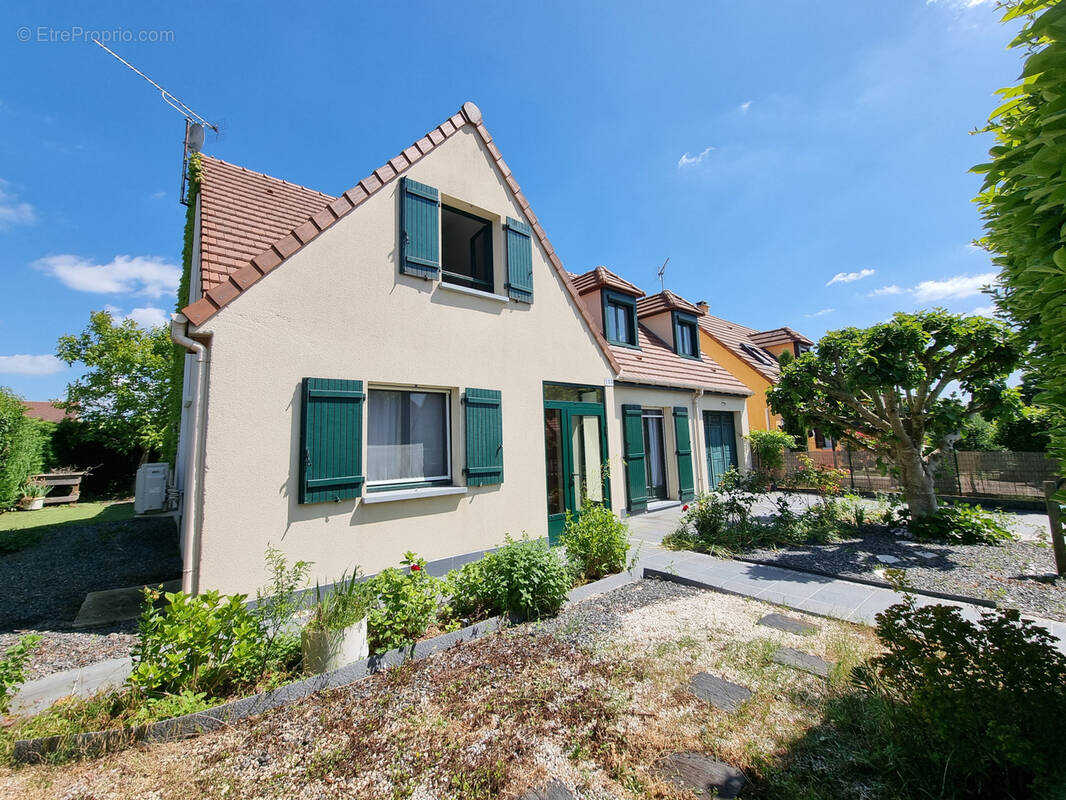 Maison à VAUX-LE-PENIL