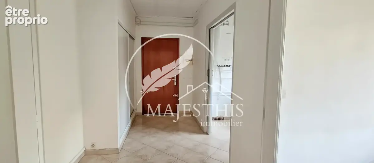 Toulon   haute-ville  appartement t3 traversant de 86,65 m2 avec cave - photo 9