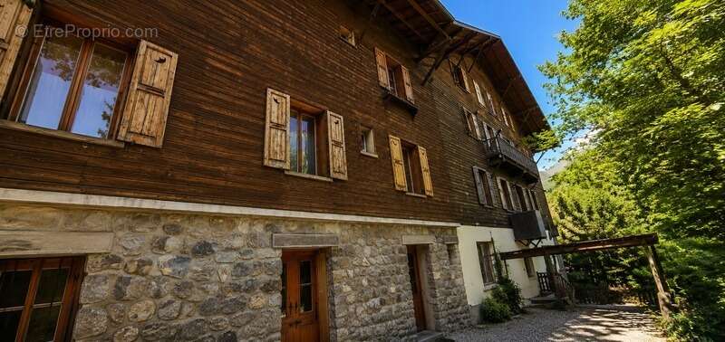 Propriété de 828m² sur 9045m² de terrain - Chorges - photo 6