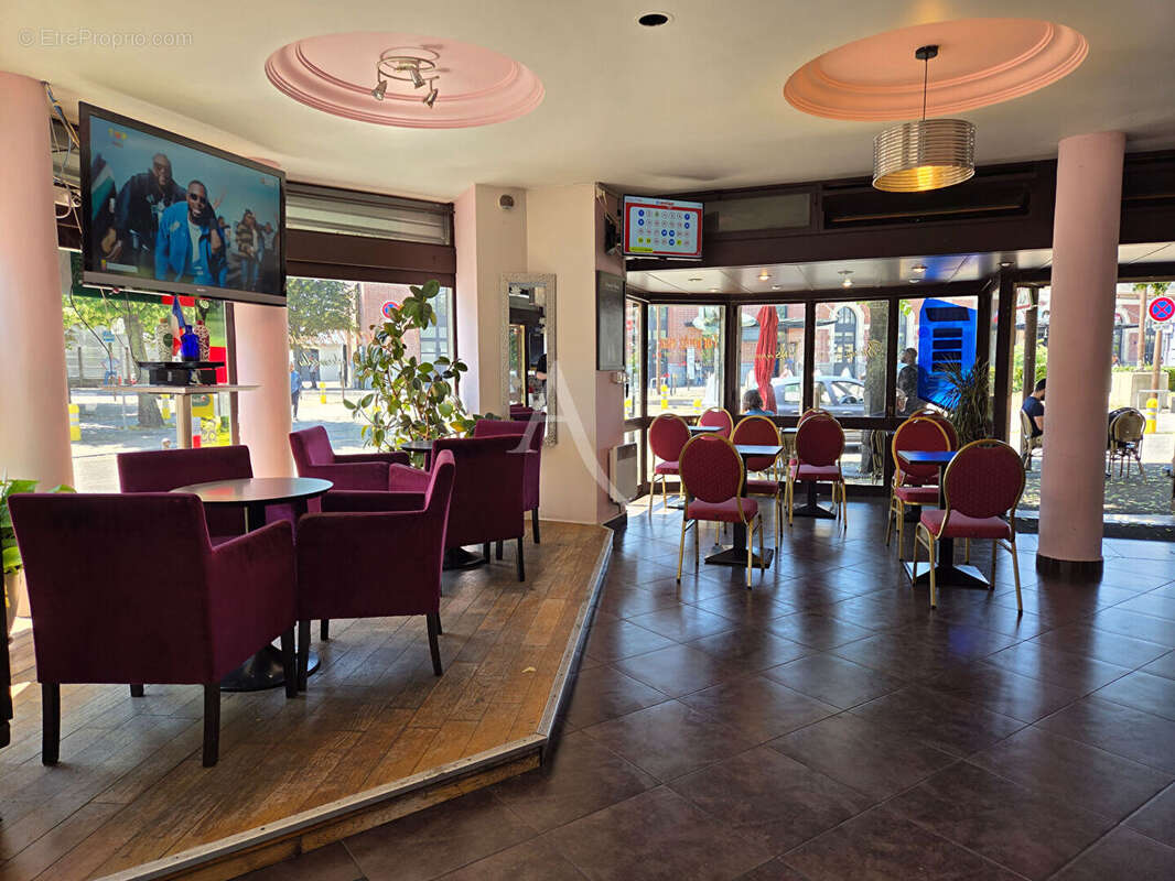 Commerce à MANTES-LA-JOLIE