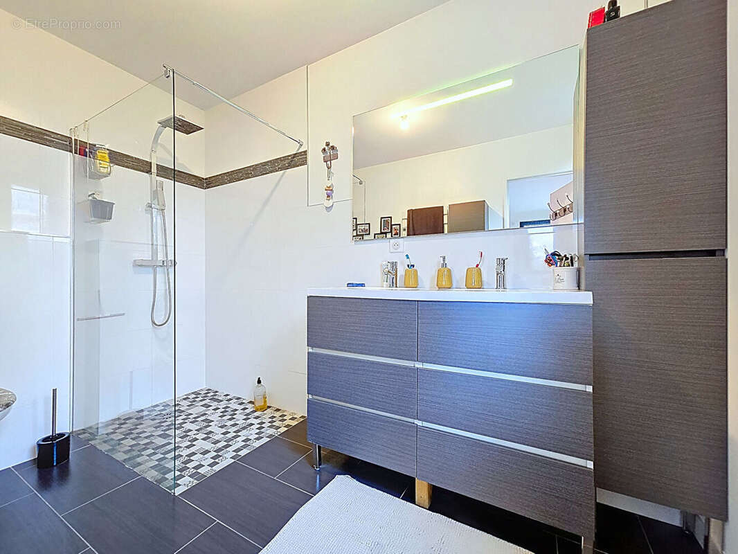 Maison à SAINT-LEGER-DU-BOURG-DENIS