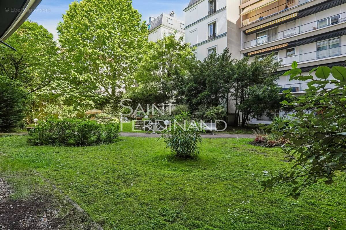 Appartement à NEUILLY-SUR-SEINE