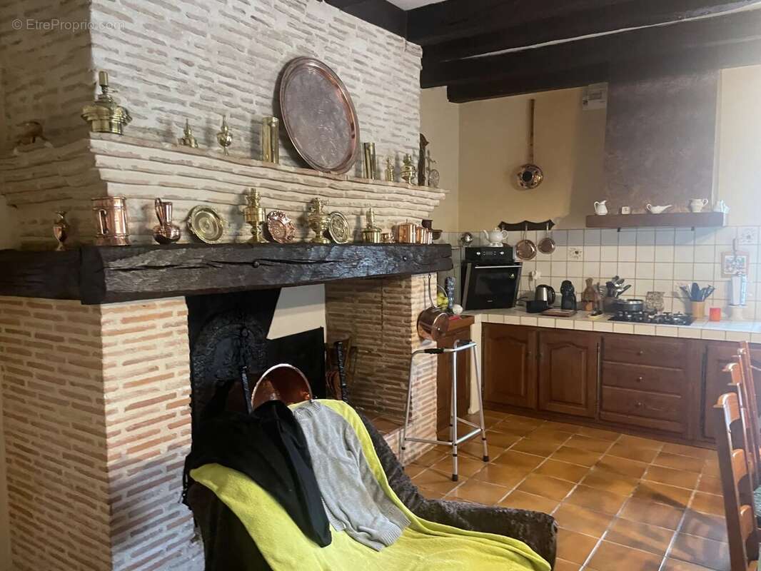 Propriete en pierre avec un batiment de 550 m2 avec terrain - photo 5
