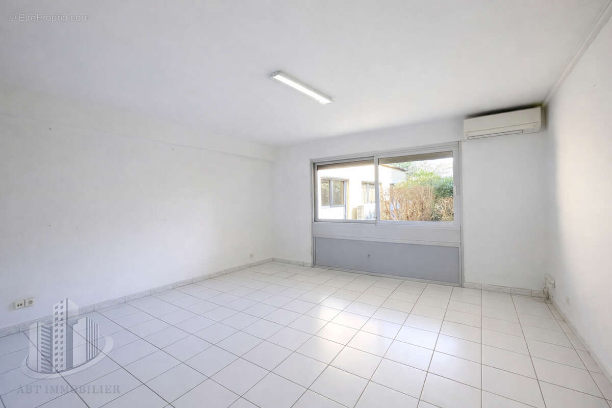 Bureaux à vendre Fréjus - Commerce à FREJUS