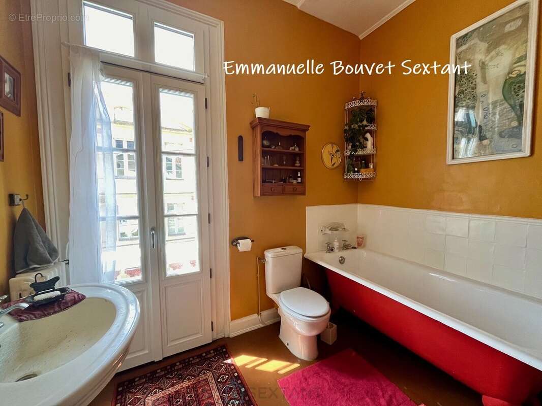 Grande maison bourgeoise fin 19ème, centre-ville, tous commerces à pied, jardin, garage, terrasses - photo 17