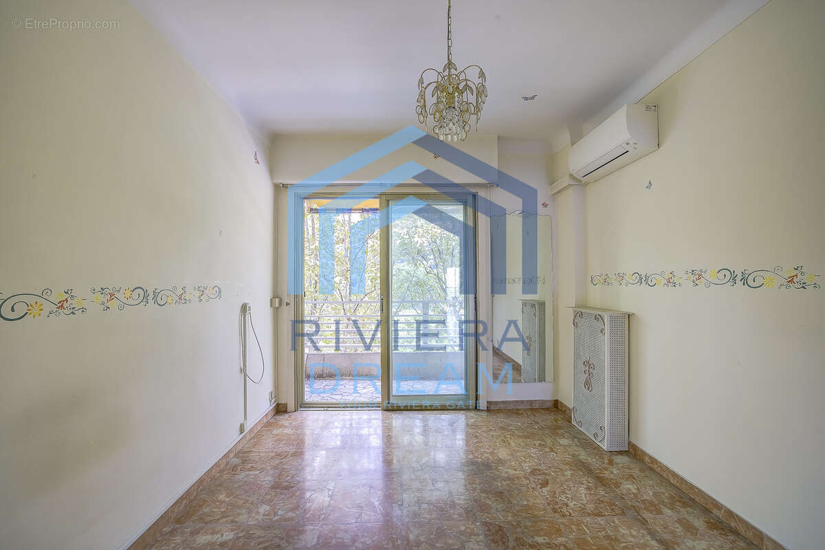 MENTON - Face a la mer, appartement type 3 avec terrasse, cave et parking. - photo 6