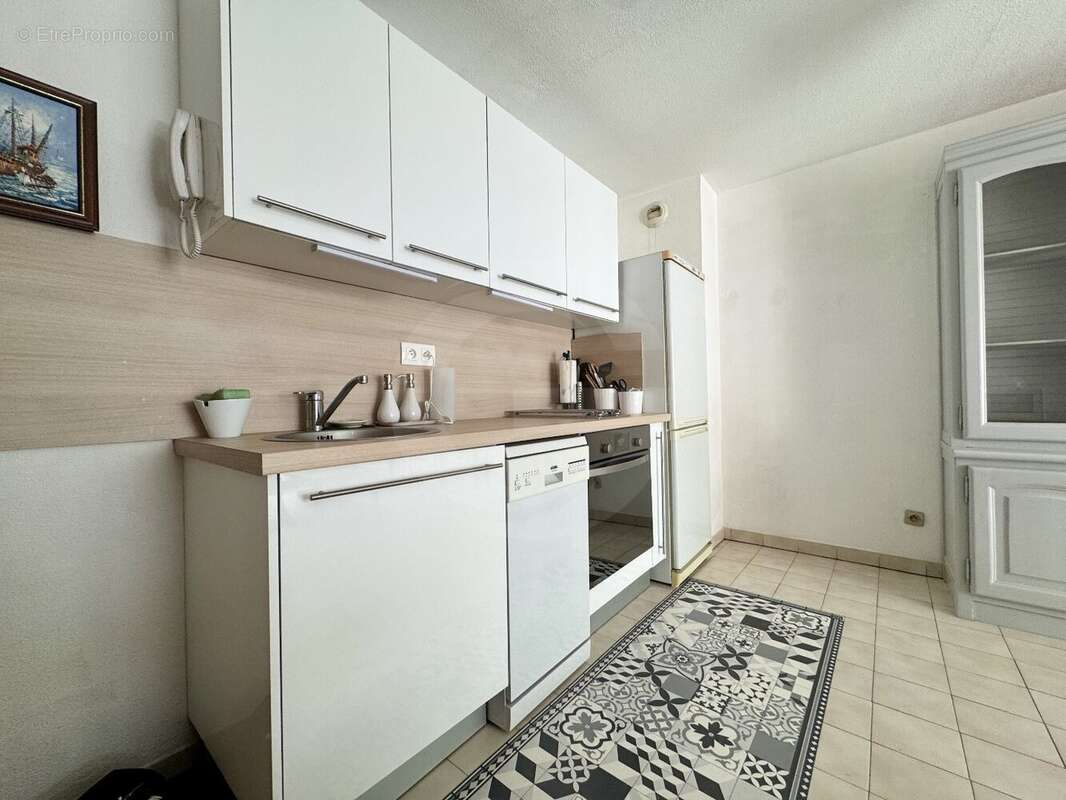 Sete quartier haut - appartement trois pieces et garage - photo 4