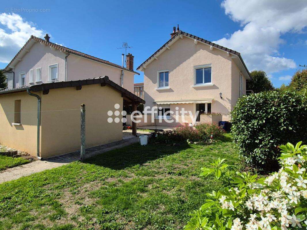 Maison à SAINT-JUNIEN