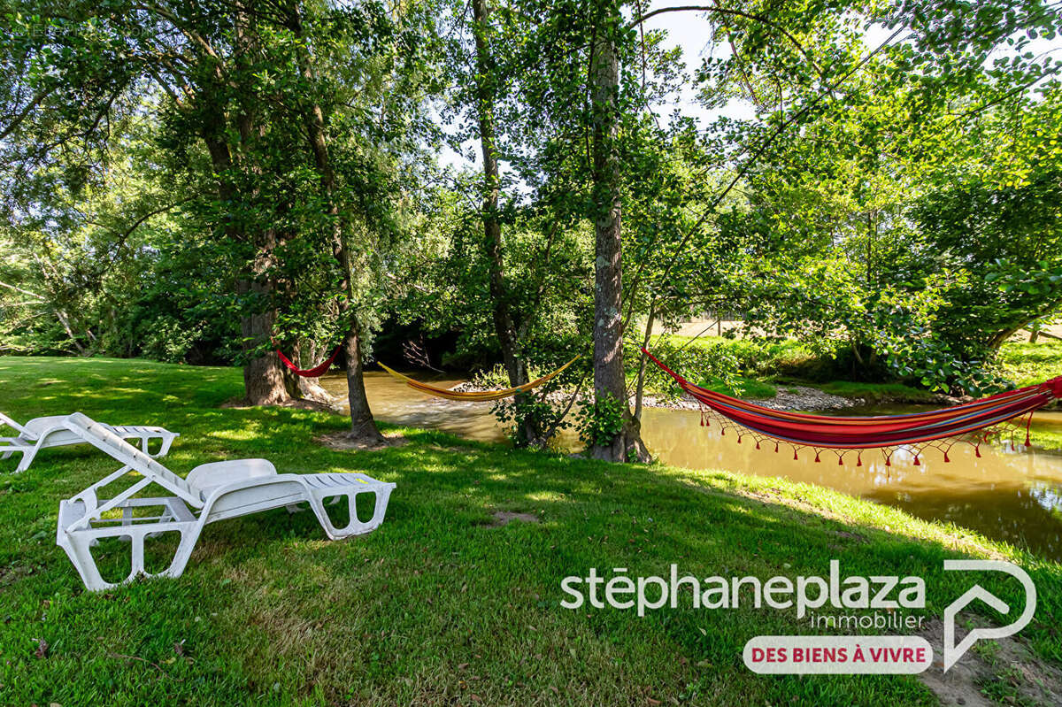 Maison à SAINT-ETIENNE-SUR-CHALARONNE